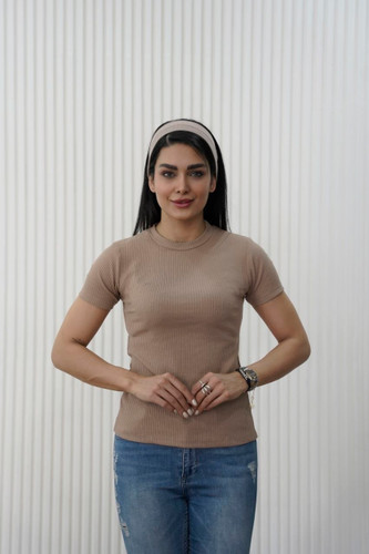 تیشرت یقه گردزنانه