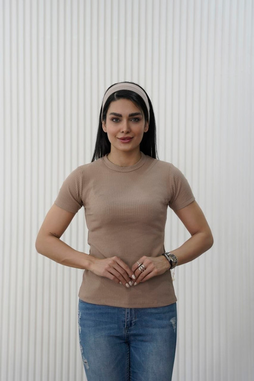 تیشرت یقه گردزنانه